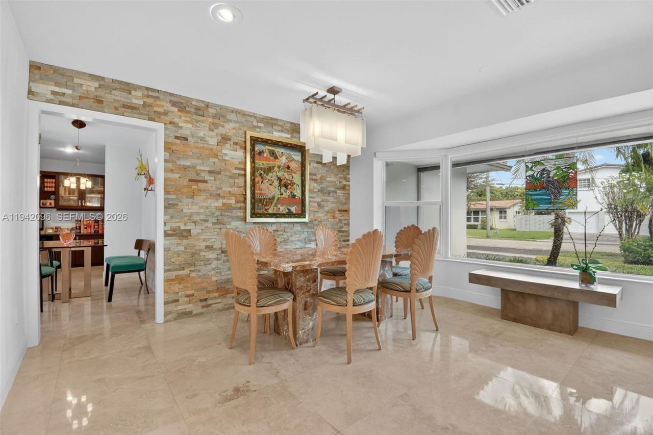 20610 NE 22nd Ct, Miami, FL 33180 Photo