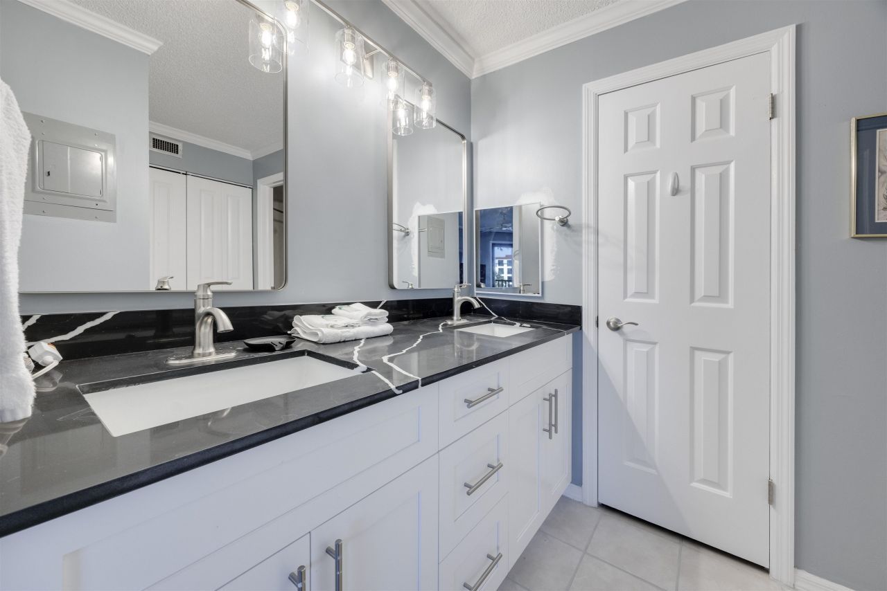 2445 W Gulf Dr, Unit 21E, Sanibel, FL 33957 Photo