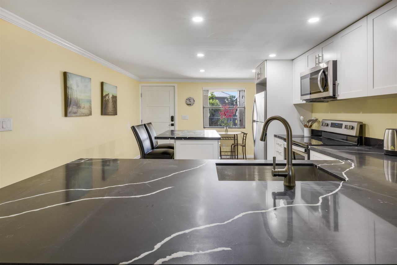 2445 W Gulf Dr, Unit 21E, Sanibel, FL 33957 Photo