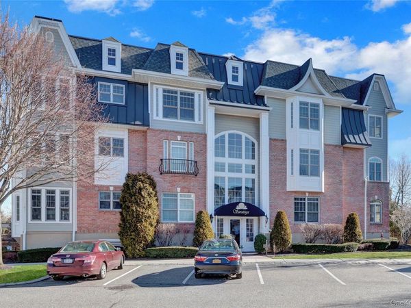 514 Pacing Way, Unit 514, Westbury, NY 11590