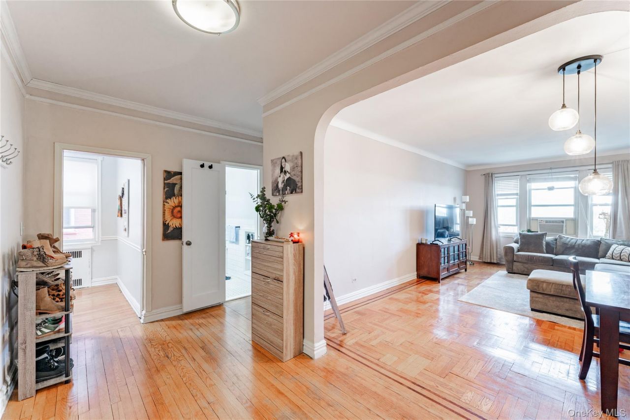 55 Grand Avenue, Unit 5A, Rockville Centre, NY 11570 Main Photo