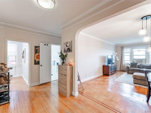 55 Grand Avenue, Unit 5A, Rockville Centre, NY 11570