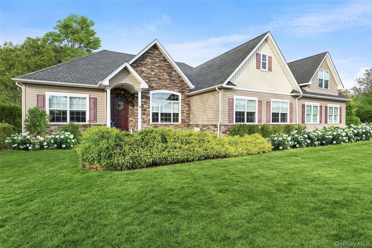 9 Sipala Court, Manorville, NY 11949 Main Photo