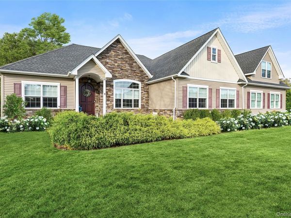 9 Sipala Court, Manorville, NY 11949