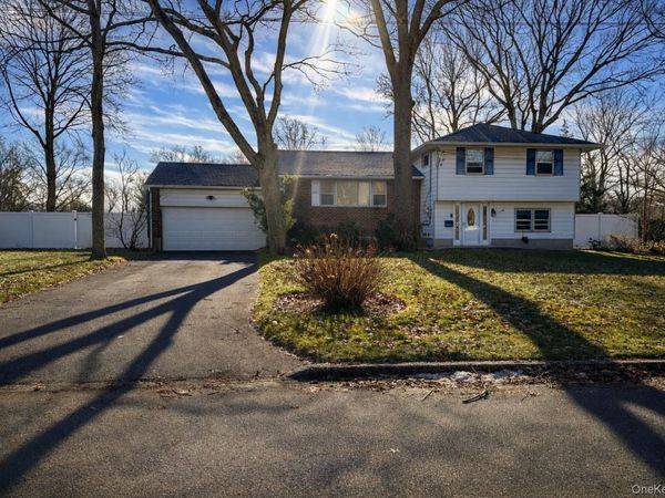 106 Burton Lane, Commack, NY 11725