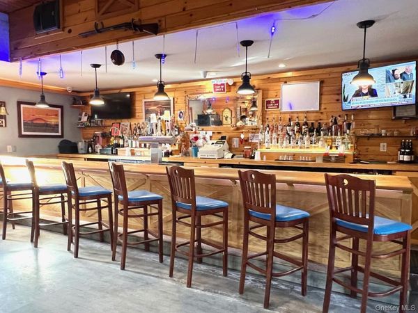 10 Hawley Avenue, West Islip, NY 11795