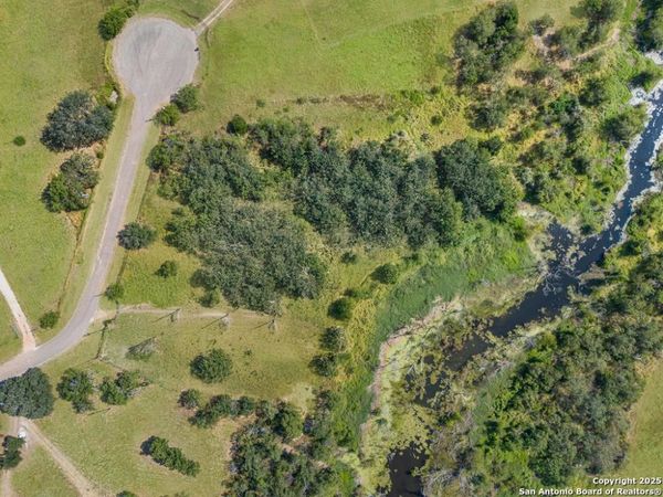 200 LOLITA DR, Lytle, TX 78052