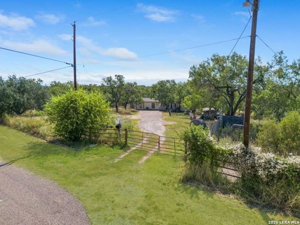 200 LOLITA DR, Lytle, TX 78052