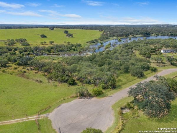 200 LOLITA DR, Lytle, TX 78052