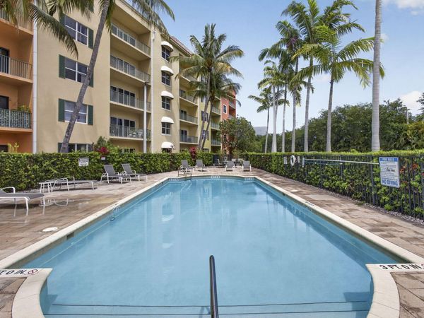 1620 Presidential Way, Unit 110, West Palm Beach, FL 33401