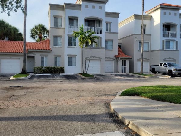 11019 Legacy Lane, Unit 203, Palm Beach Gardens, FL 33410