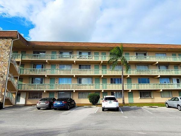 300 Village Green Circle S, Unit 203, Palm Springs, FL 33461