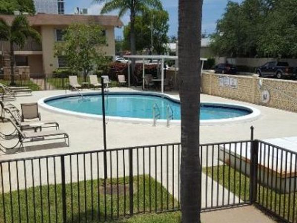 421 NE 1st Street, Unit 211, Hallandale Beach, FL 33009