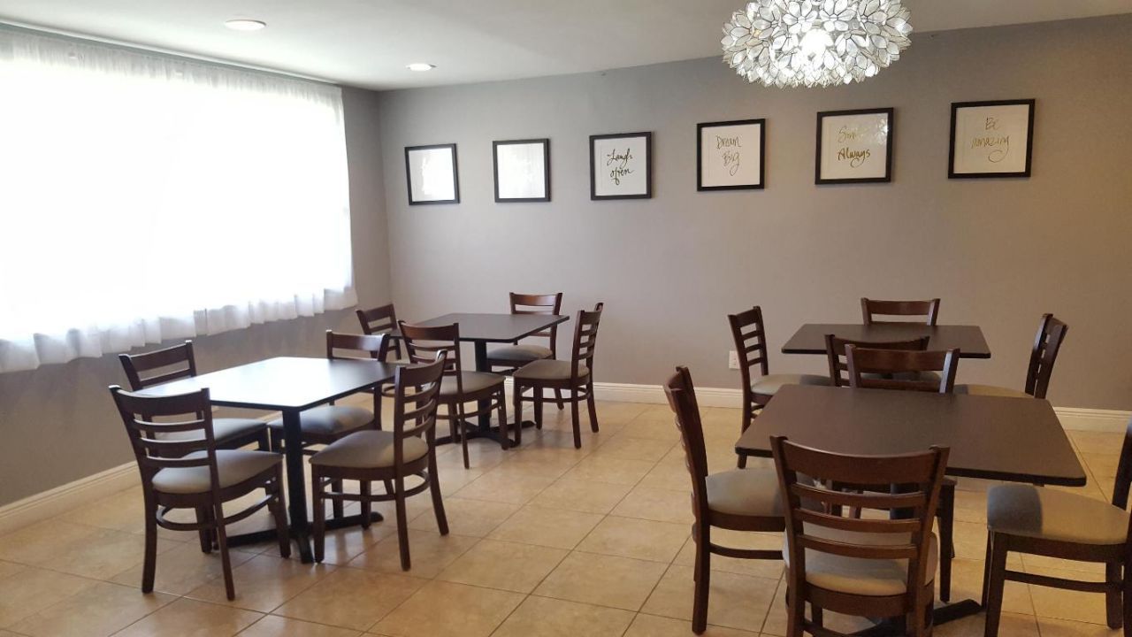 421 NE 1st Street, Unit 211, Hallandale Beach, FL 33009 Photo