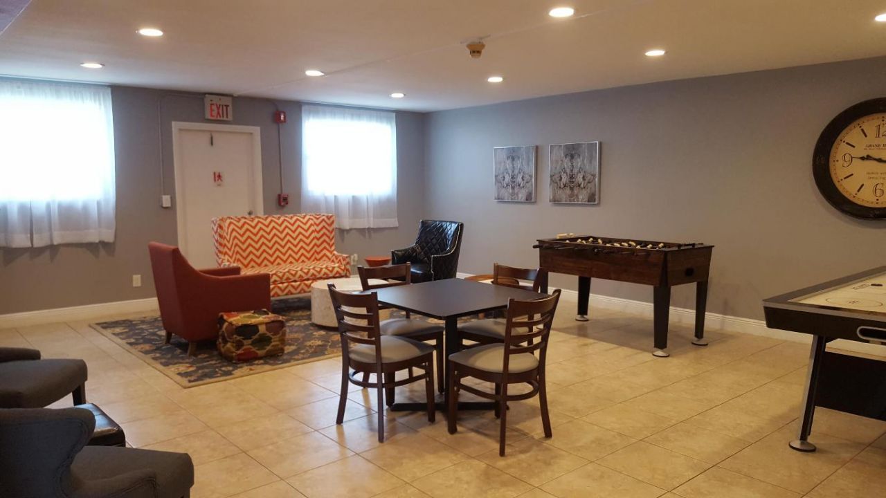 421 NE 1st Street, Unit 211, Hallandale Beach, FL 33009 Photo