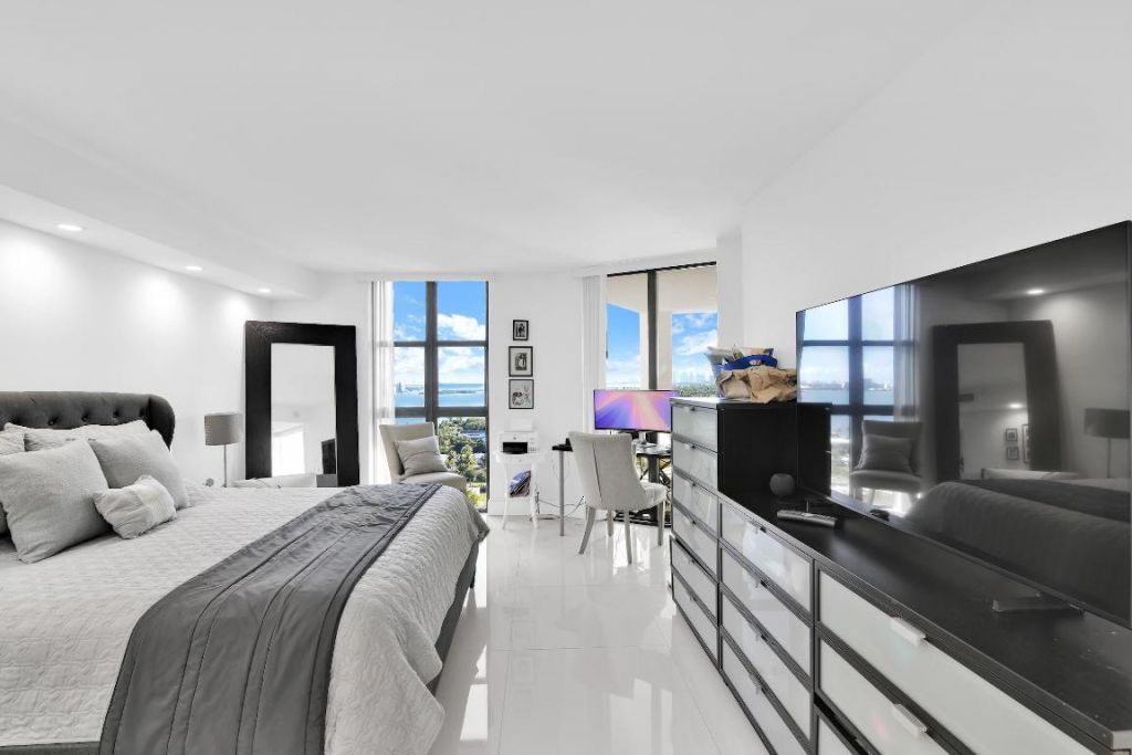 1000 NE Quayside Terrace, Unit 1804, Miami, FL 33138 Photo