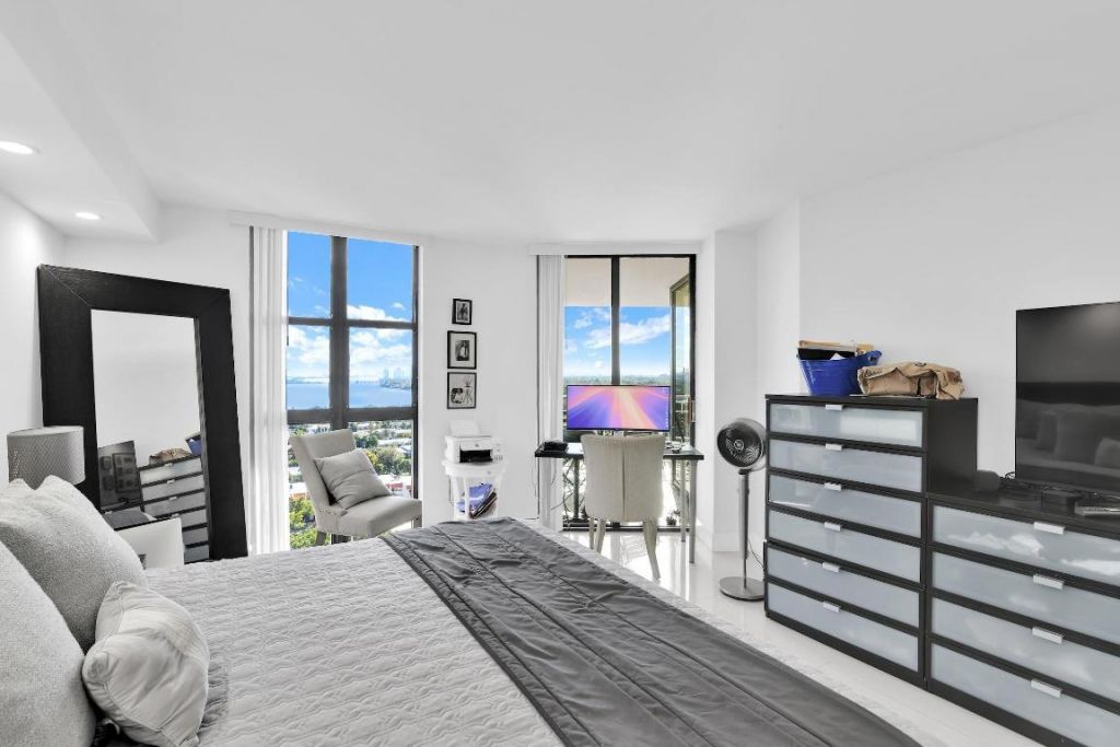 1000 NE Quayside Terrace, Unit 1804, Miami, FL 33138 Photo