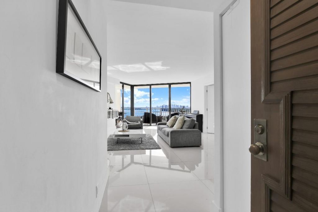 1000 NE Quayside Terrace, Unit 1804, Miami, FL 33138 Photo