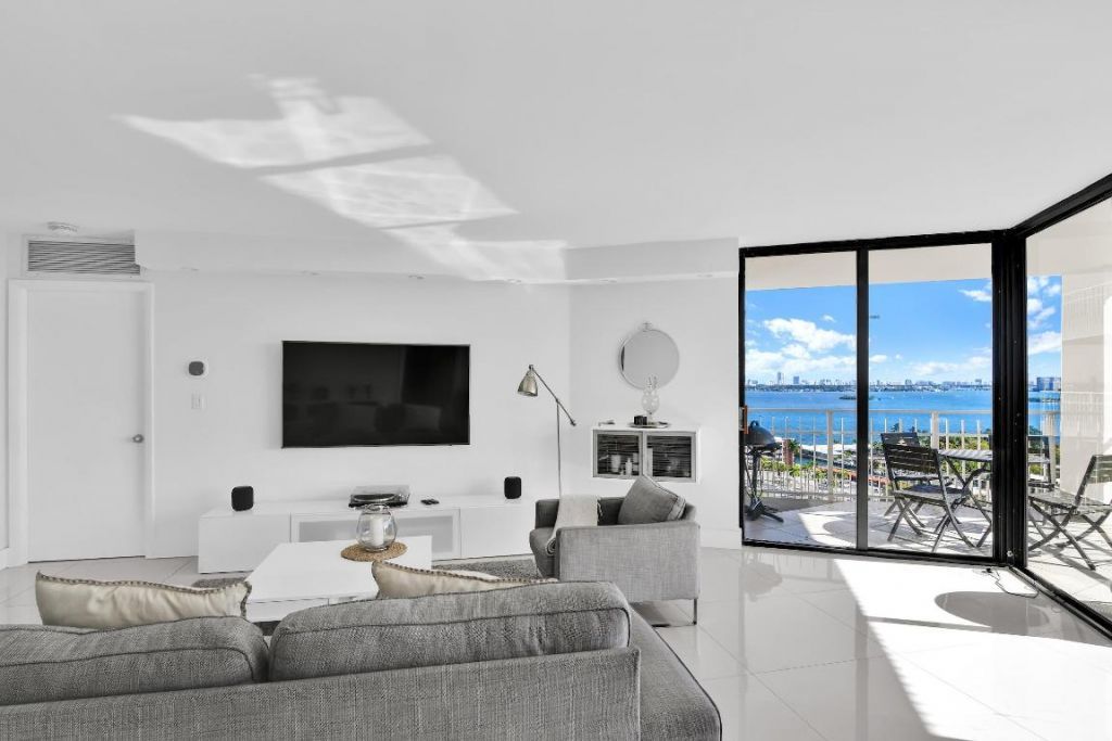 1000 NE Quayside Terrace, Unit 1804, Miami, FL 33138 Photo