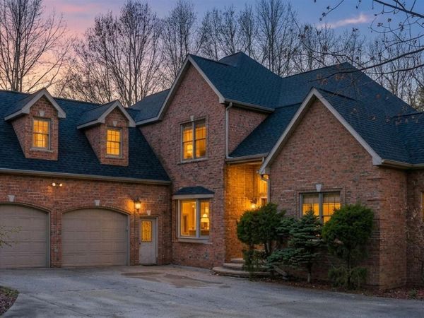 4 Aspen Lane, Gladstone, MI 49837