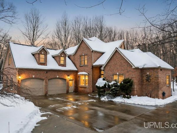 4 Aspen Lane, Gladstone, MI 49837