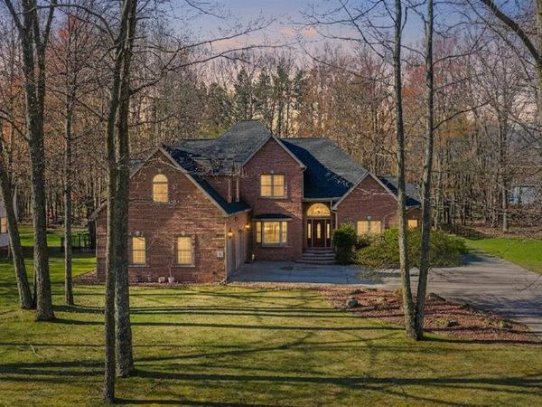 4 Aspen Lane, Gladstone, MI 49837