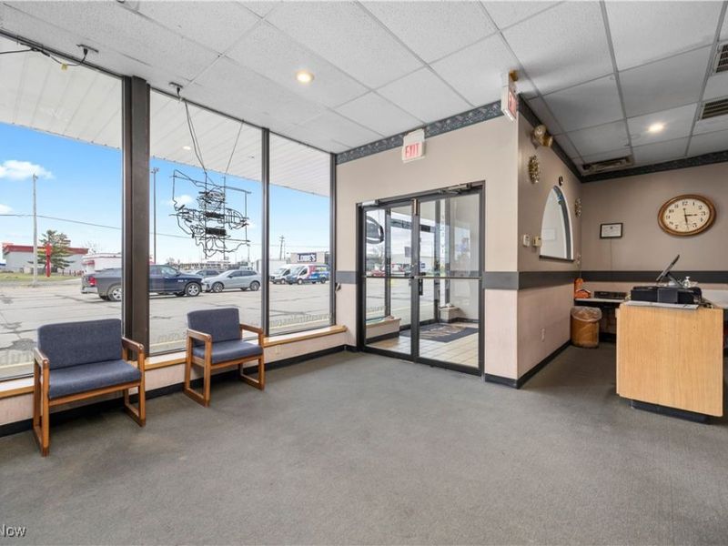 616 Leona Street, Elyria, OH 44035 Photo 2