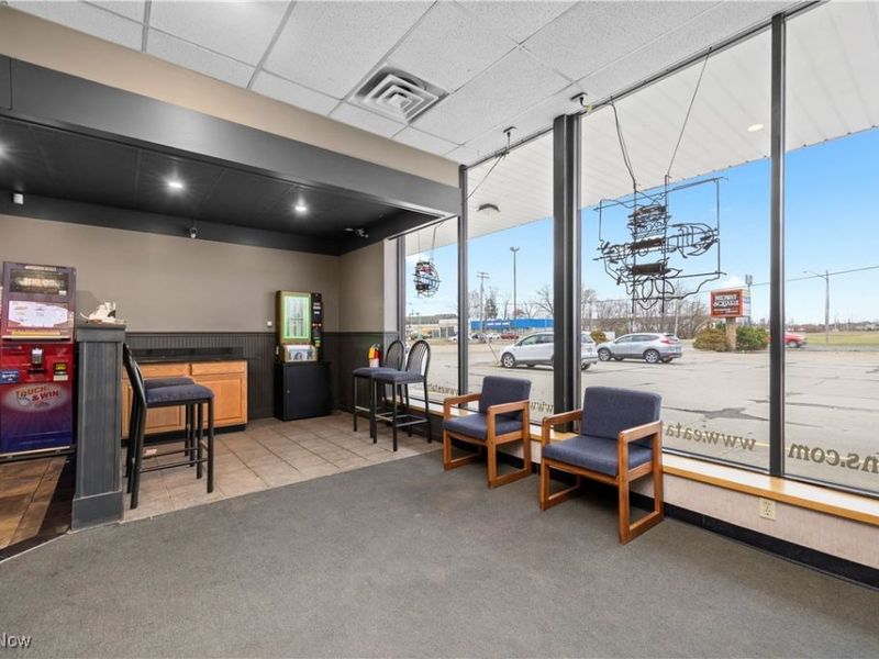 616 Leona Street, Elyria, OH 44035 Photo 3