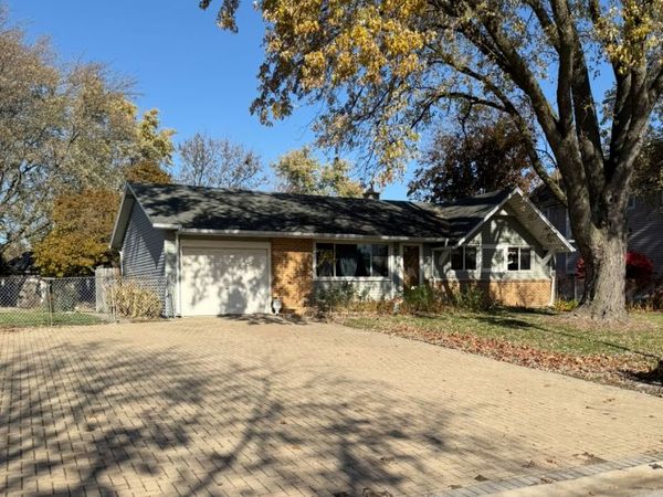 655 W Comstock Avenue, Elmhurst, IL 60126