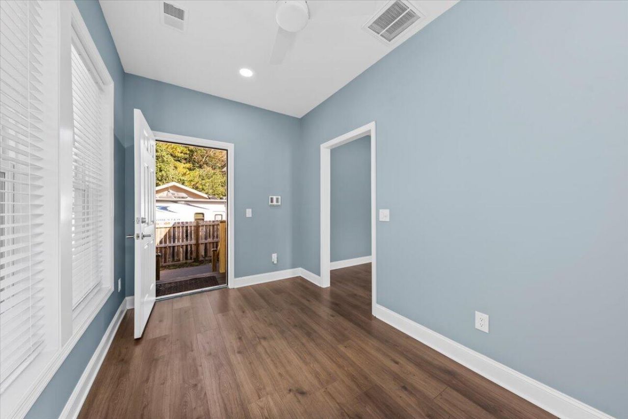 3934 Dorsey Avenue Photo 25