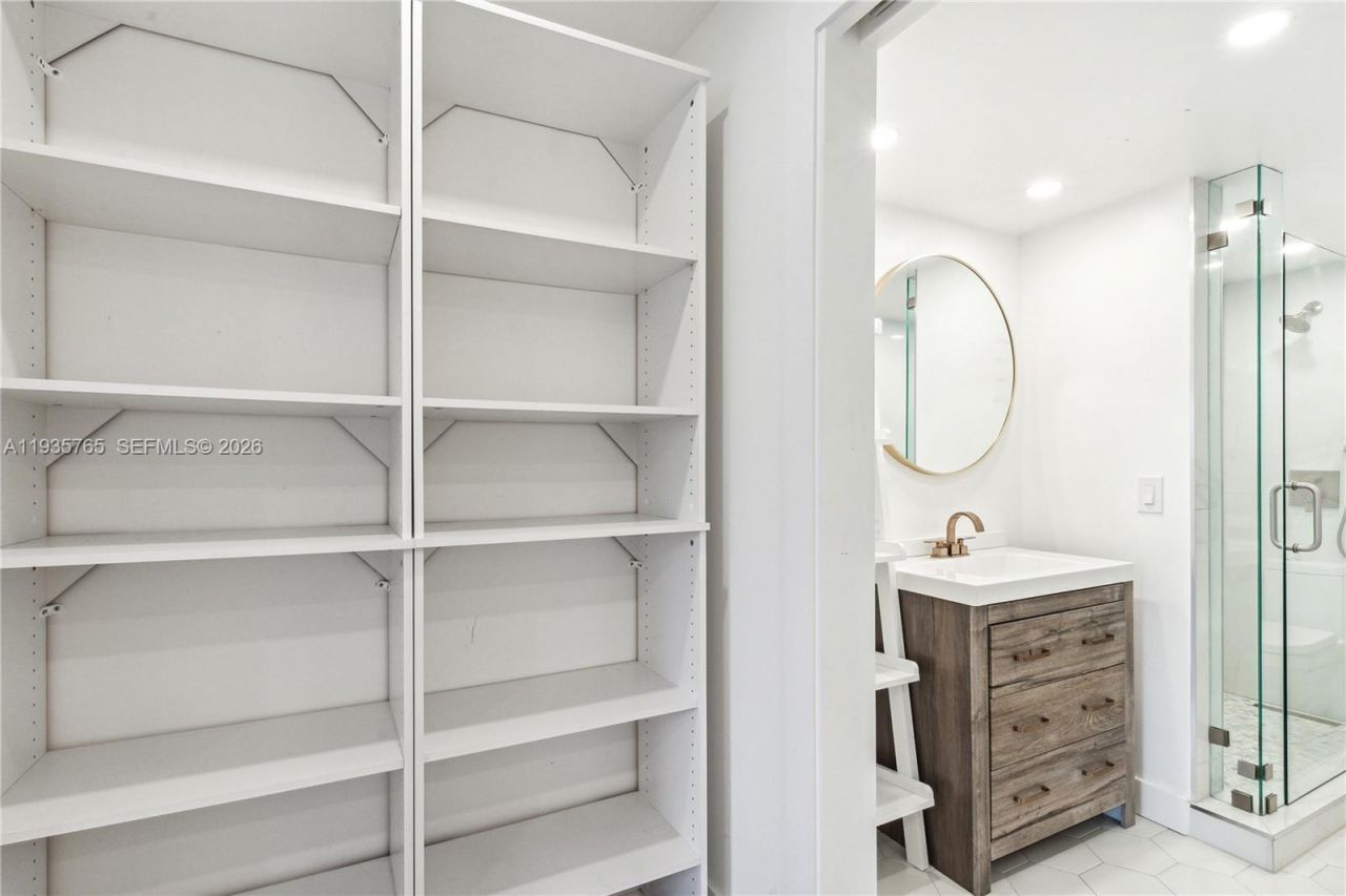 1674 Bay Rd, Unit 406, Miami Beach, FL 33139 Photo