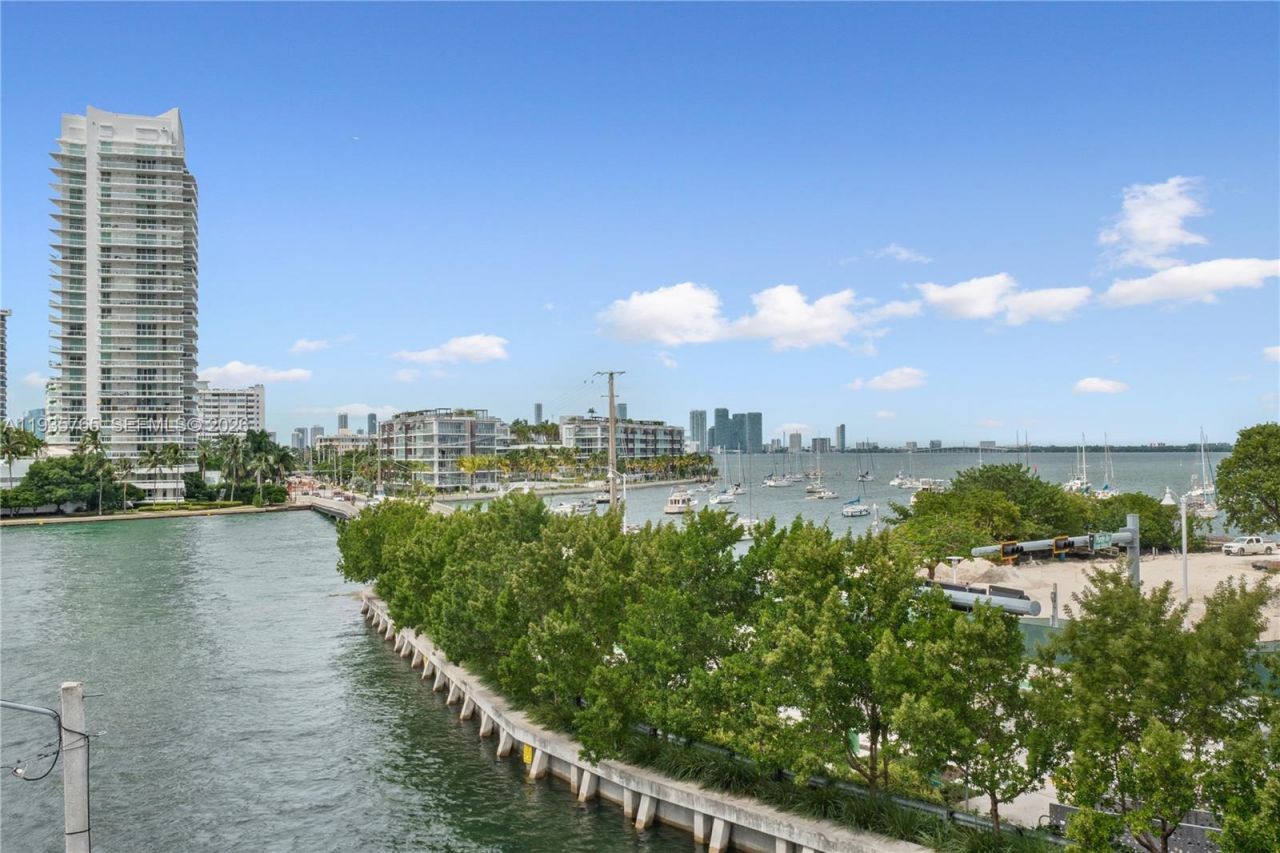 1674 Bay Rd, Unit 406, Miami Beach, FL 33139 Photo