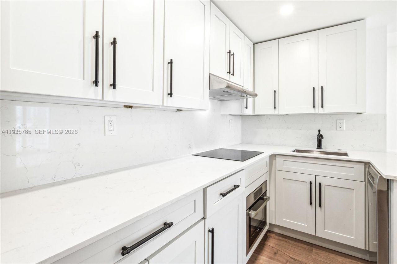 1674 Bay Rd, Unit 406, Miami Beach, FL 33139 Photo