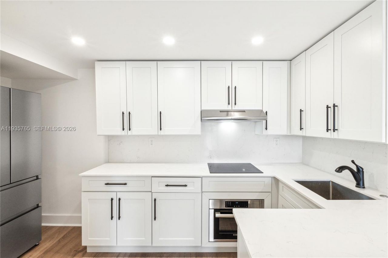 1674 Bay Rd, Unit 406, Miami Beach, FL 33139 Photo