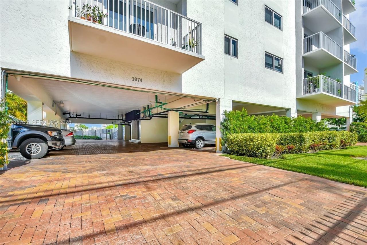 1674 Bay Rd, Unit 406, Miami Beach, FL 33139 Photo