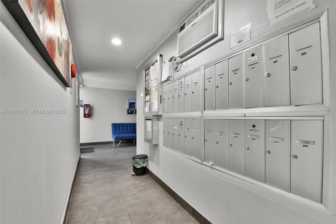 1674 Bay Rd, Unit 406, Miami Beach, FL 33139 Photo