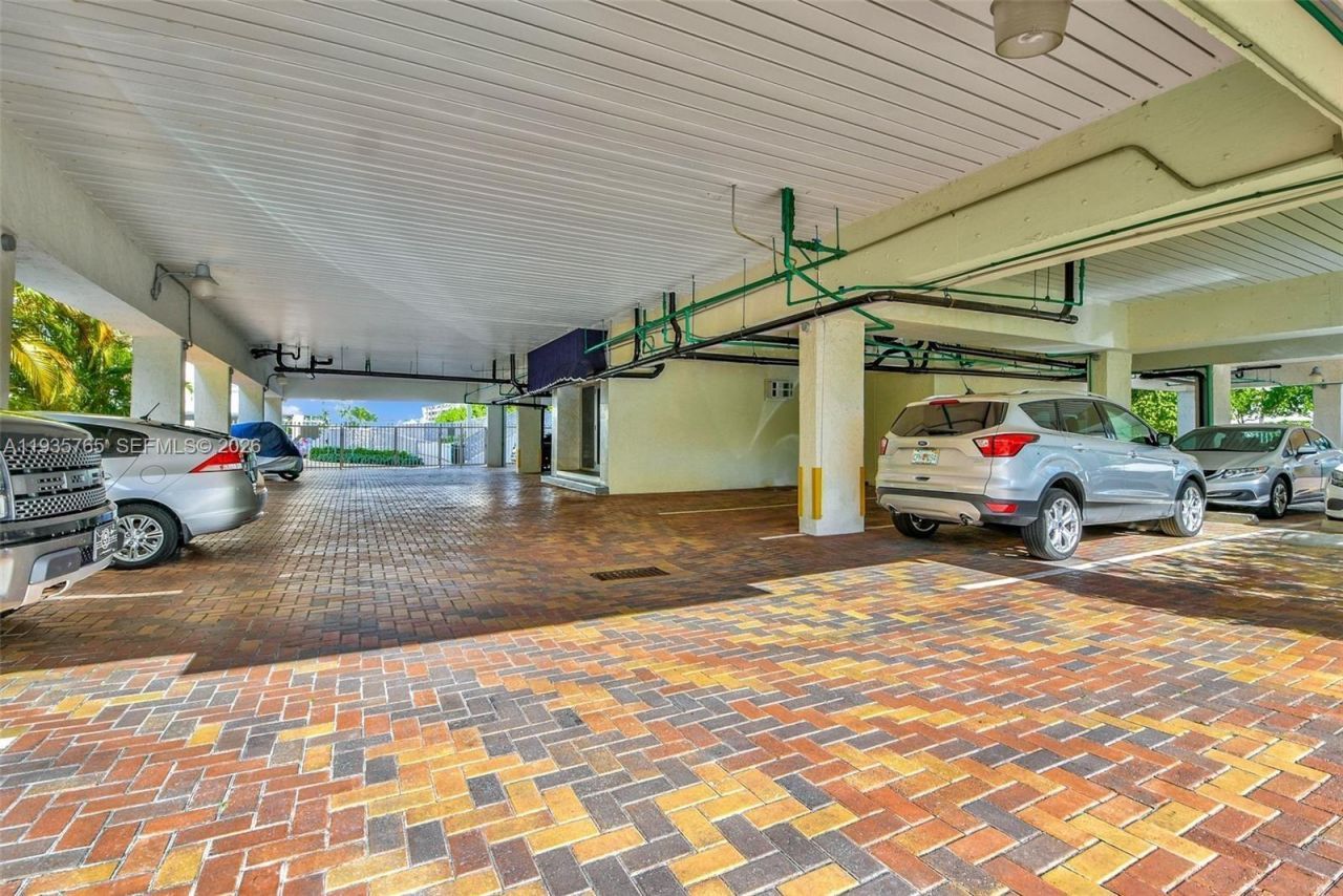 1674 Bay Rd, Unit 406, Miami Beach, FL 33139 Photo