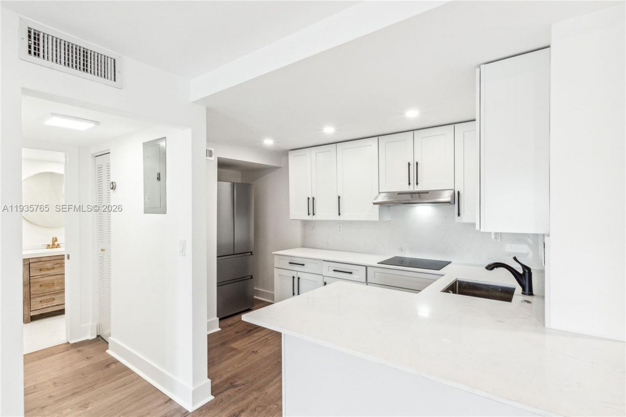 1674 Bay Rd, Unit 406, Miami Beach, FL 33139 Photo