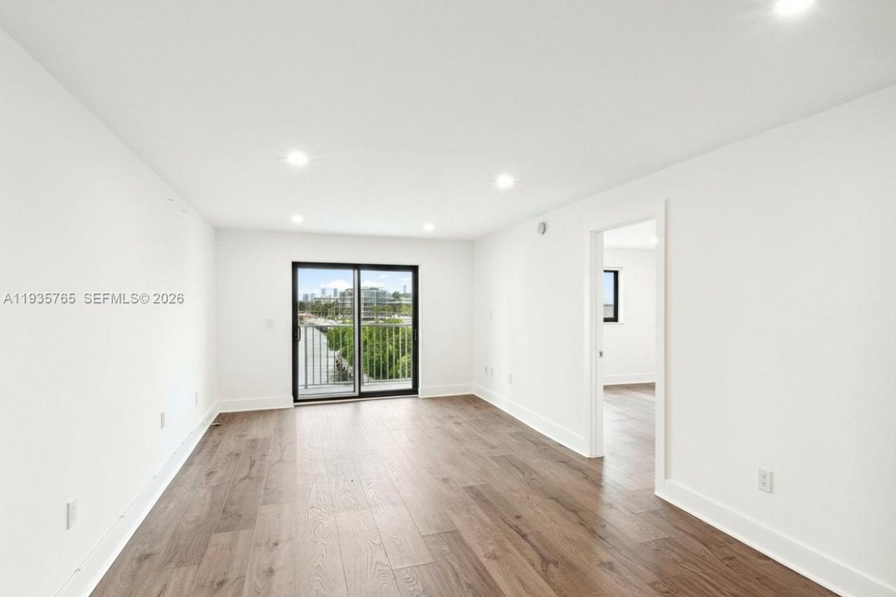 1674 Bay Rd, Unit 406, Miami Beach, FL 33139 Photo