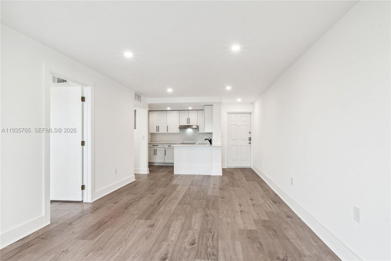 1674 Bay Rd, Unit 406, Miami Beach, FL 33139 Photo