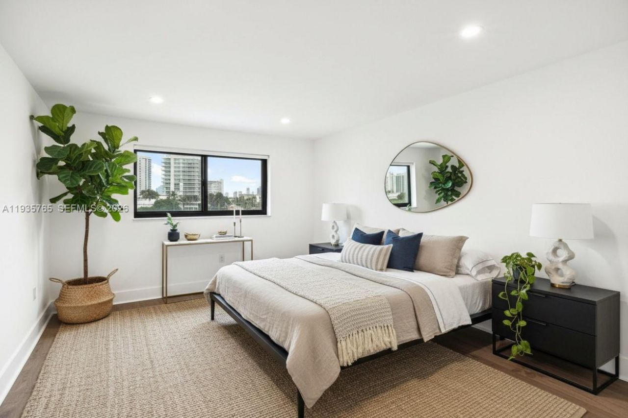 1674 Bay Rd, Unit 406, Miami Beach, FL 33139 Photo