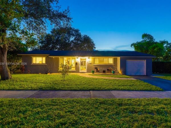 312 N Luna Ct, Hollywood, FL 33021