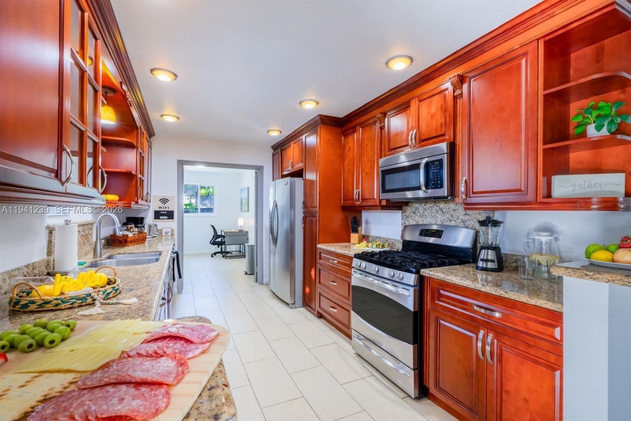 312 N Luna Ct, Hollywood, FL 33021 Photo