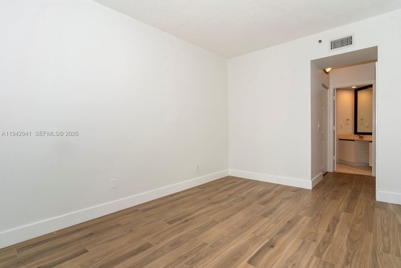 3215 NE 184th St , Unit 14301, Aventura, FL 33160 Photo