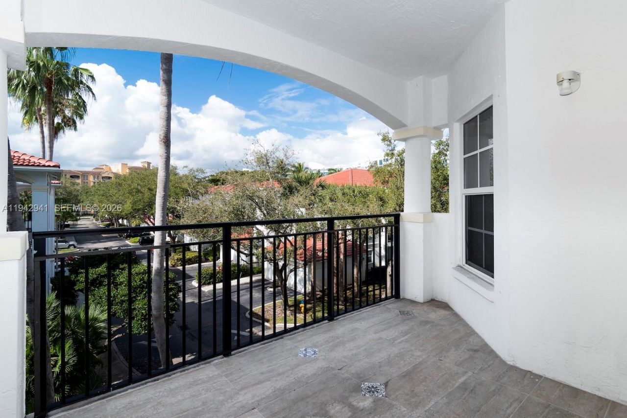 3215 NE 184th St , Unit 14301, Aventura, FL 33160 Photo