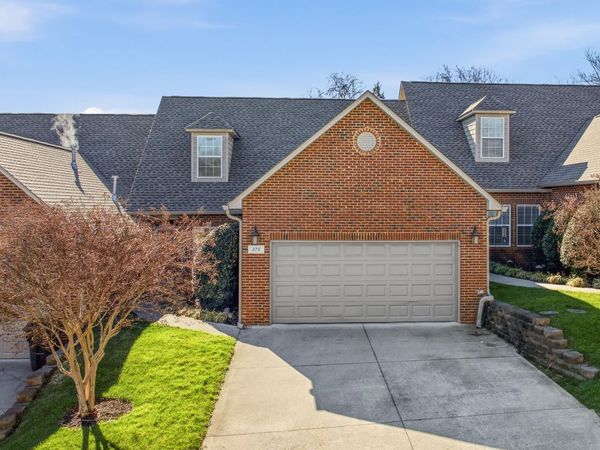 375 Meadow Walk Lane, Lenoir City, TN 37772