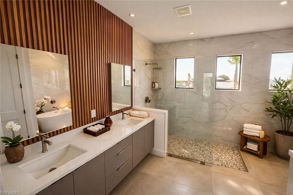 1907 NE 34th Ter, Cape Coral, FL 33909 Photo