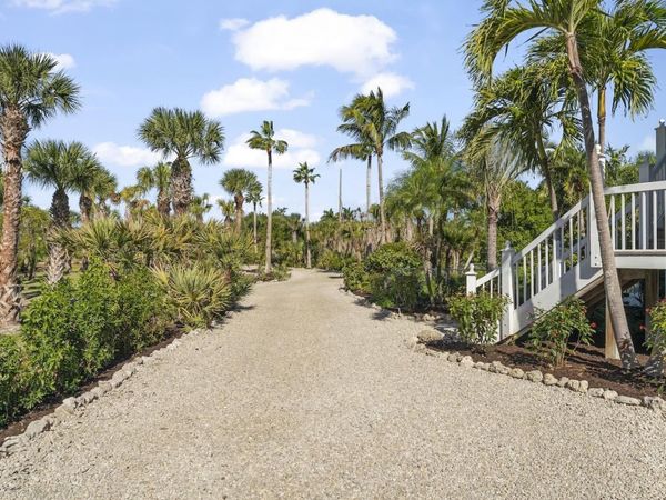 1828 Buckthorn Ln, Sanibel, FL 33957