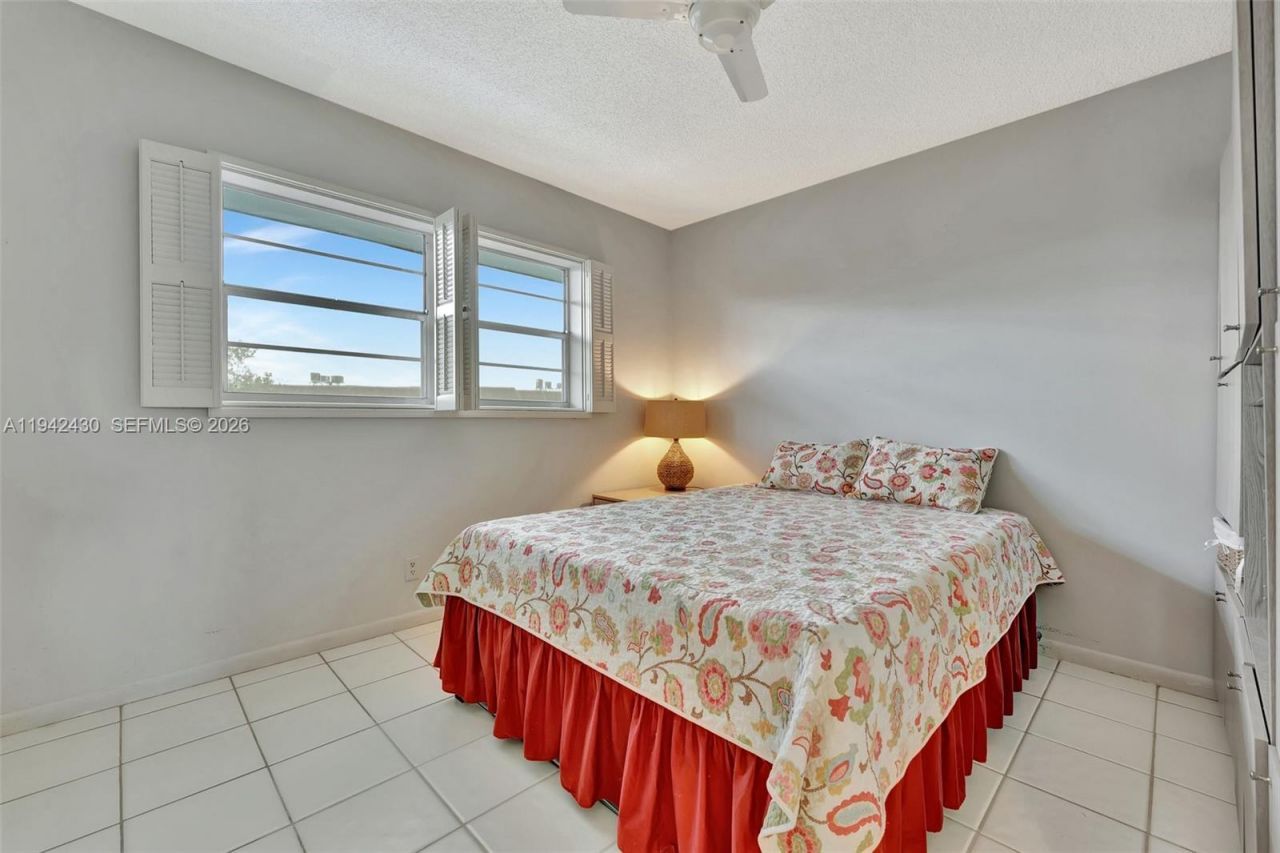 4805 NW 35th St, Unit 603, Lauderdale Lakes, FL 33319 Photo
