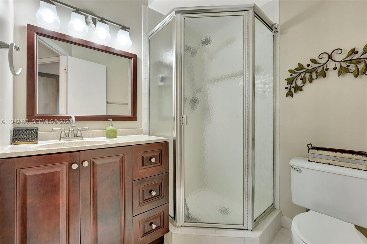 4805 NW 35th St, Unit 603, Lauderdale Lakes, FL 33319 Photo